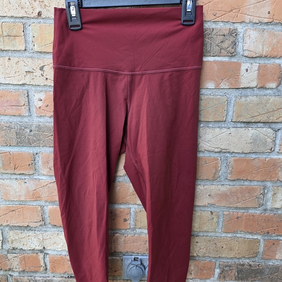 Everlane Women's Cropped Pants in Burgundy - Picture 2 of 7